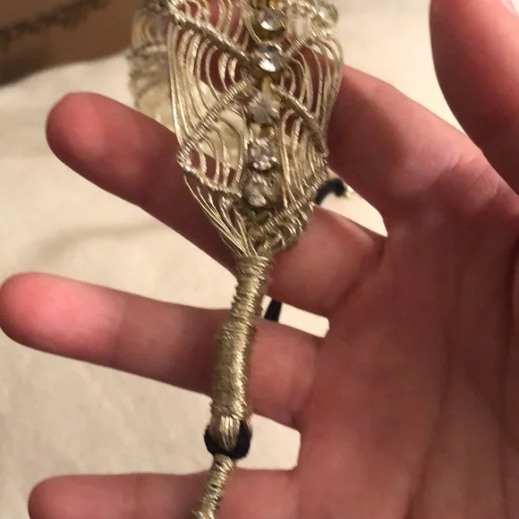 💎 Amazing jeweled headband. Amazing gold wire detail for ultimate Queen vibes. - Picture 14 of 16